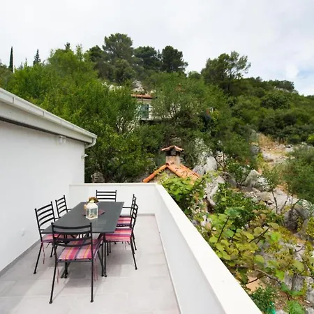 Apartment Two-bedroom With View Bara