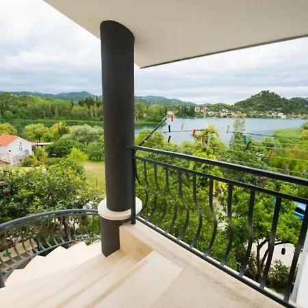 Two-bedroom With View Appartement