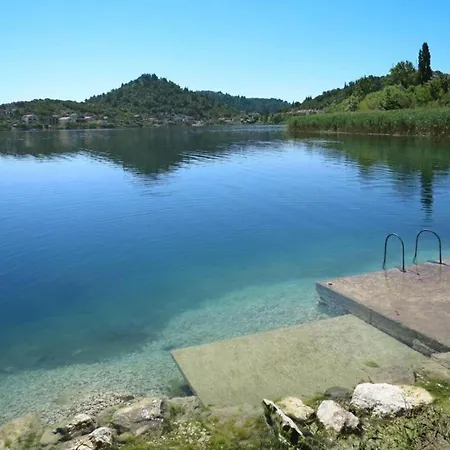 Two-bedroom With View Appartement