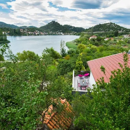 Two-bedroom With View Appartement