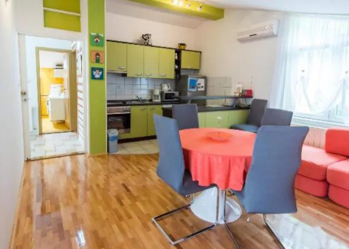 Two-bedroom With View Appartement *