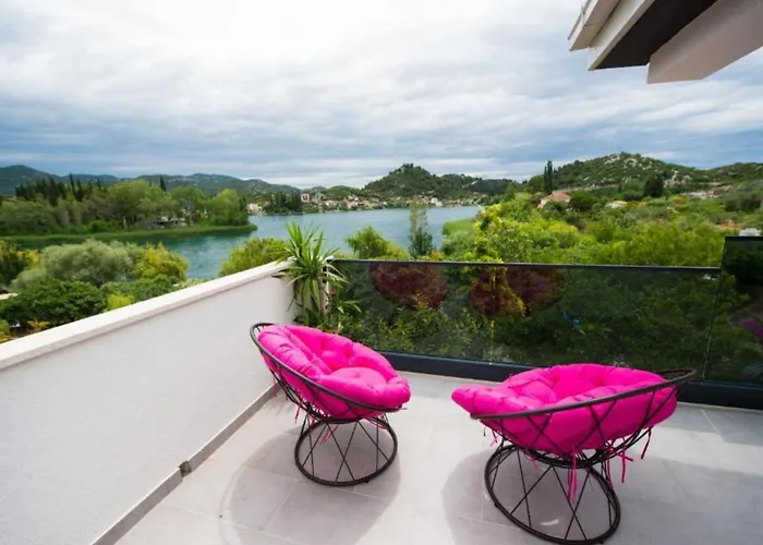 Two-bedroom With View Appartement *