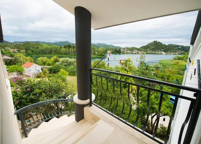 Two-bedroom With View Appartement