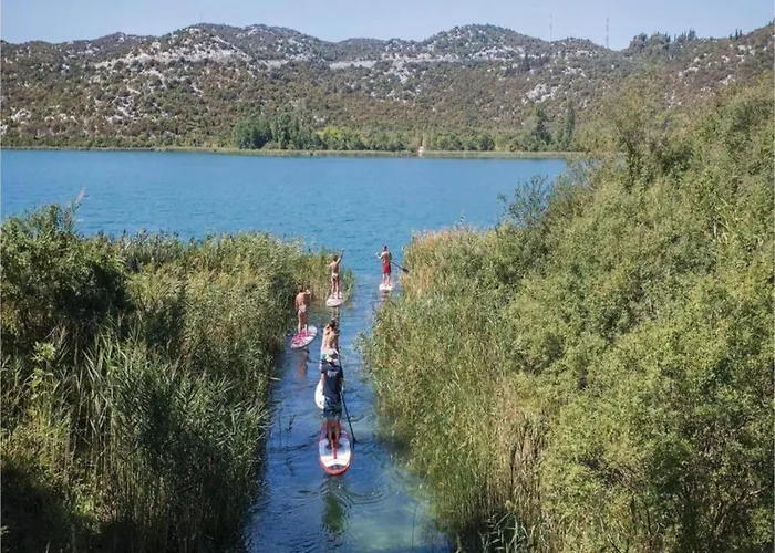 Two-bedroom With View Appartement *