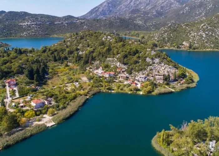 Two-bedroom With View Appartement *