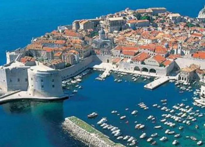 Two-bedroom With View Appartement *